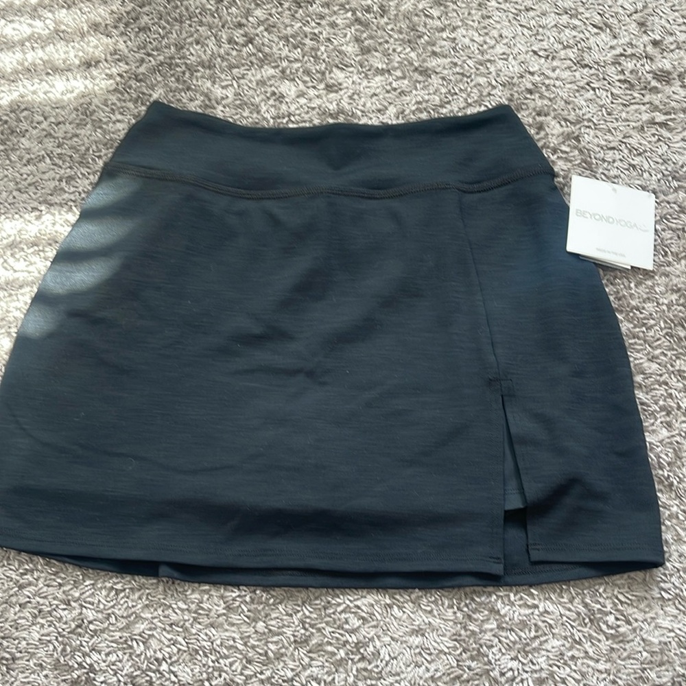 beyond yoga heather rib hold court skirt